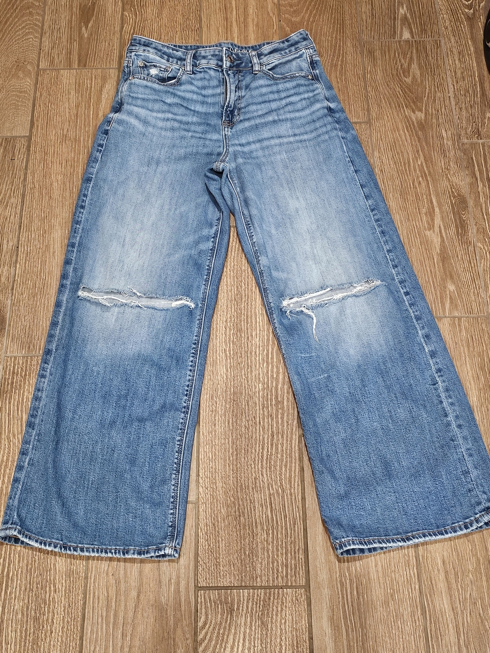 AE Super High-Waisted Baggy Wide-Leg Jean - Picture 3 of 7